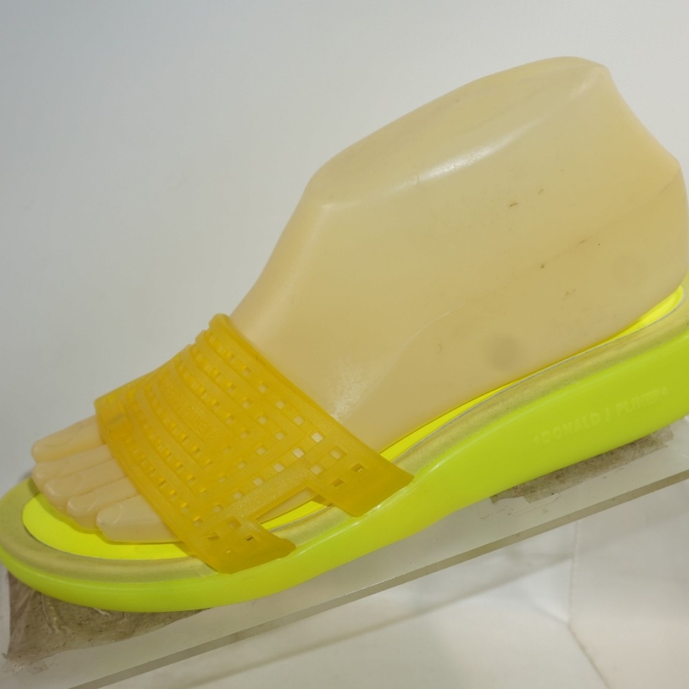 Donald J Pliner Sz 7 Yellow Mule Sandals B3B13 - Picture 3 of 8